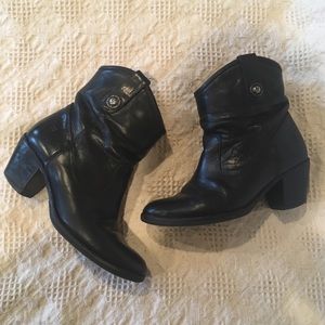 Frye Jackie Button Short 7 pull on boots black